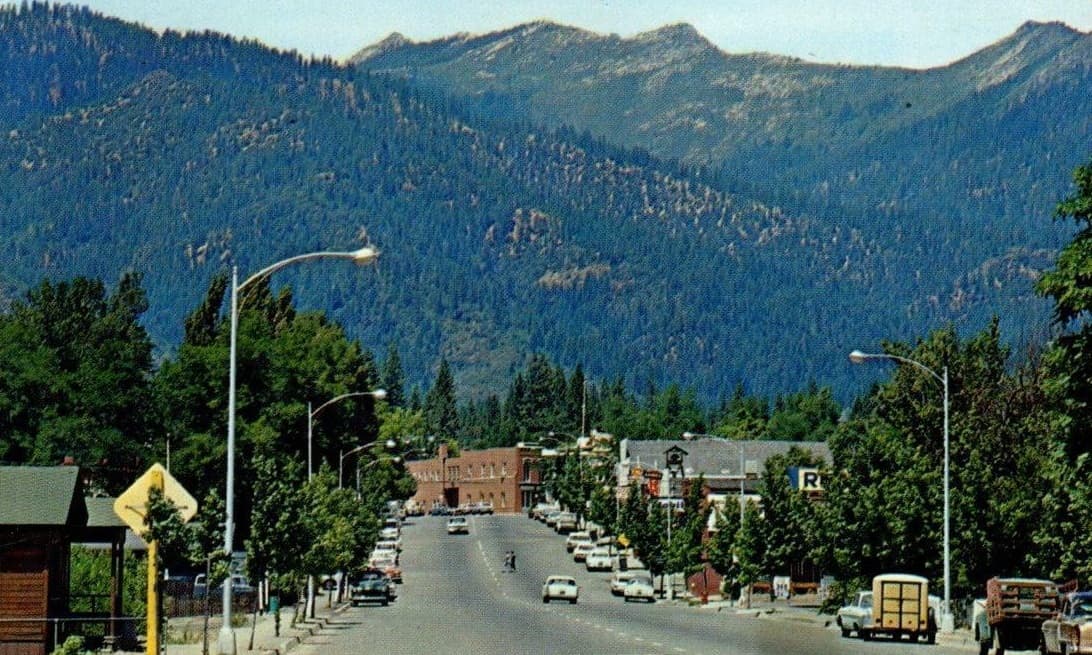 Weaverville Main Street toward Trinity Mountains